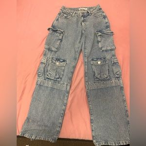 Super cute baggy cargo jeans, only worn once!